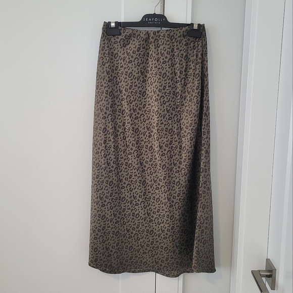 Green Leopard Print Midi Skirt - Picture 2 of 4